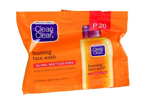 Clean &amp; Clear Foaming Face Wash Essentials 20 ml